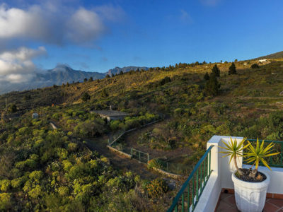 Blick von der Terrasse nach Norden auf die Caldera thumb